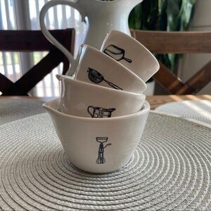 NWT Rae Dunn Icon Measuring Cups